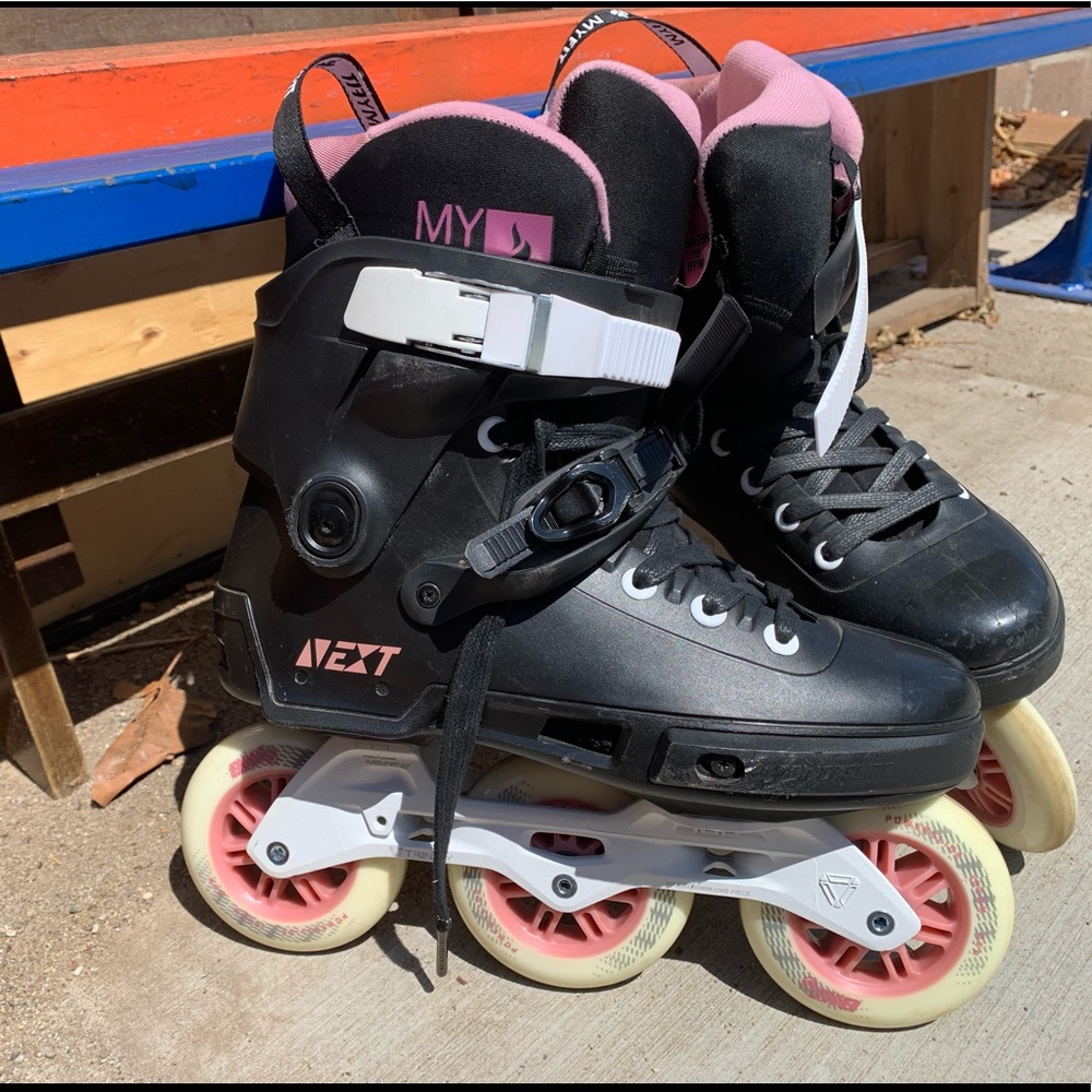 Powerslide Next Rose 100 skates with extra frames